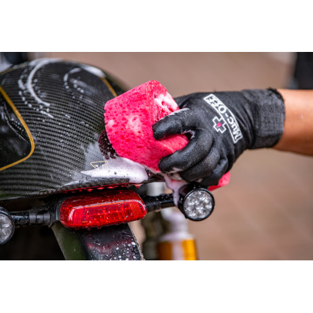Éponge Muc-Off Expanding Microcell rose – Nettoyage doux et haute absorption vélo et moto